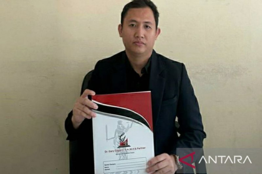 Gary Gagarin, Kuasa hukum mahasiswi korban pelecehan seksual di Karawang.  (ANTARA/Ali Khumaini)