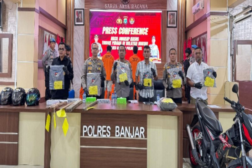 Kapolres Banjar AKBP Dr Fadli saat menggelar konferensi pers terhadap hasil ungkap kasus menonjol di wilayah kabupaten setempat di Martapura, Selasa, 5 Agustus 2025. (ANTARA/HO-Humas Polres Banjar)