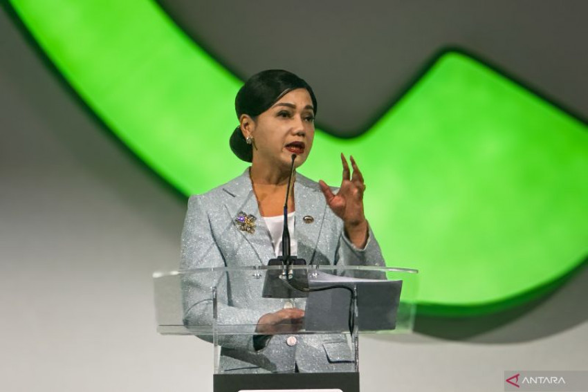 Kepala Eksekutif Pengawasan Perilaku Pasar, Edukasi Keuangan dan Perlindungan Konsumen OJK Friderica Widyasari Dewi berpidato pada acara WhatsApp Business Summit Indonesia di Jakarta, Selasa, 12 Agustus 2025. ANTARA/Pamela Sakina