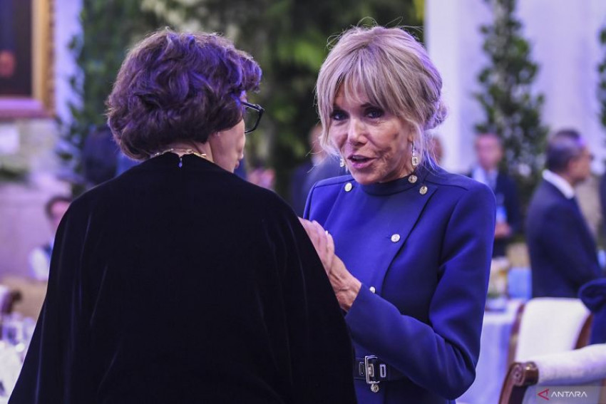 Istri Presiden Prancis Brigitte Macron (kanan) saat jamuan makan malam di Istana Negara, Jakarta, Rabu, 28 Mei 2025. ANTARA FOTO/Galih Pradipta/rwa. (ANTARA FOTO/GALIH PRADIPTA)