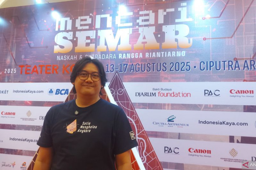 Sutradara Rangga Riantiarno saat ditemui dalam acara prapementasan "Mencari Semar" yang digelar Teater Koma di Ciputra Artpreneur, Jakarta, Selasa, 12 Agustus 2025. ANTARA/Abdu Faisal