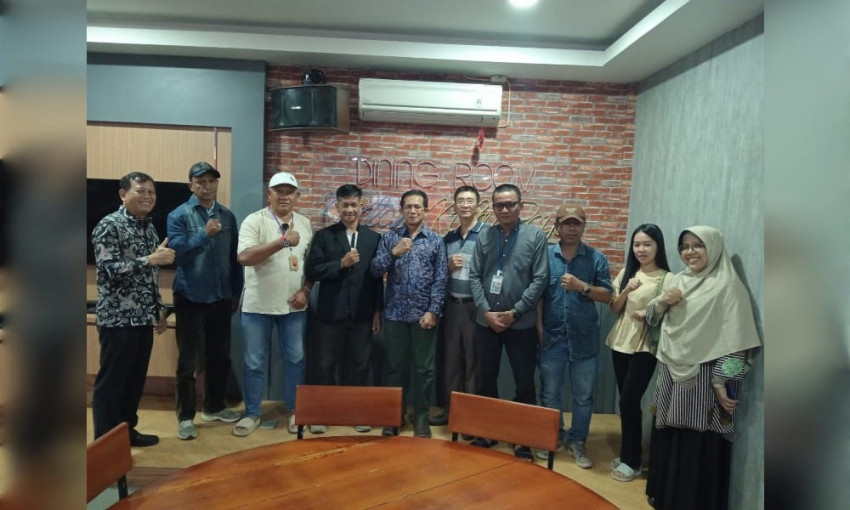Alfian bersama pengurus DPD GWI Kalimantan Barat berdialog dengan pejabat teras BPK Kubu Raya. (OrbitIndonesia)