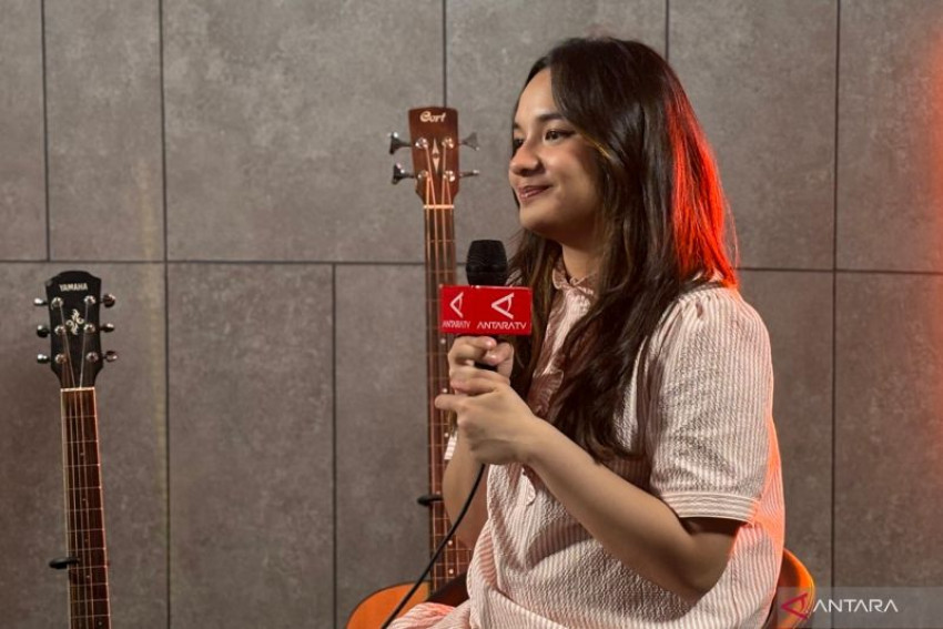 Musisi Alex Teh menyampaikan pendapatnya soal royalti musik ketika berkunjung ke ANTARA Heritage Center di Jakarta, Kamis, 14 Agustus 2025. (ANTARA/Hreeloita Dharma Shanti)