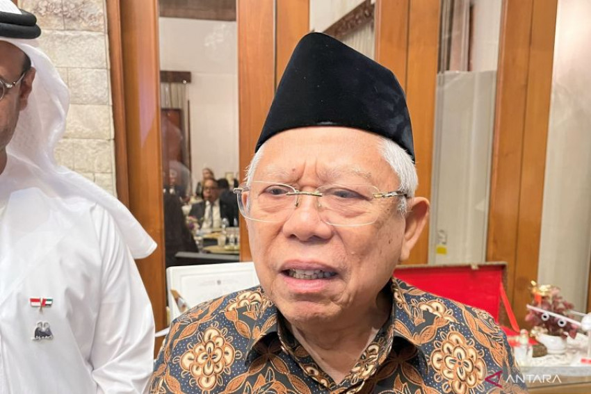 Wakil Presiden ke-13 RI Ma'ruf Amin ditemui di sela penutupan 2025 Human Fraternity Fellowship di Kediaman Duta Besar Uni Emirat Arab (UAE) di Jakarta, Jumat malam, 15 Agustus 2025. ANTARA/Nabil Ihsan