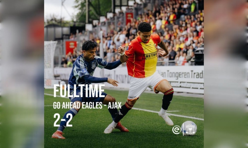 Suasana pertandingan Go Ahead Eagles (kuning merah) melawan Ajax Amsterdam (biru)). (Instagram @go ahead eagles)