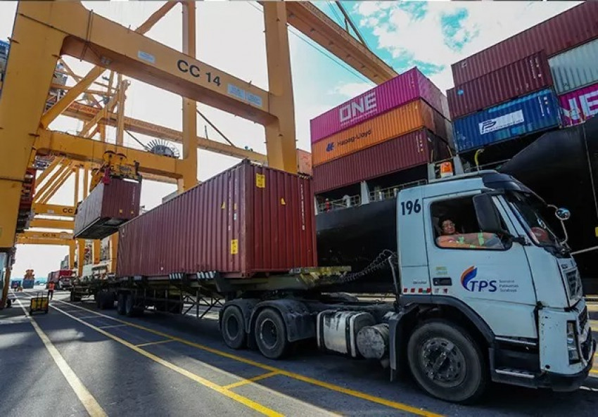 Ilustrasi - Truk sumbu 3, penopang logistik Indonesia (Foto: Istimewa)