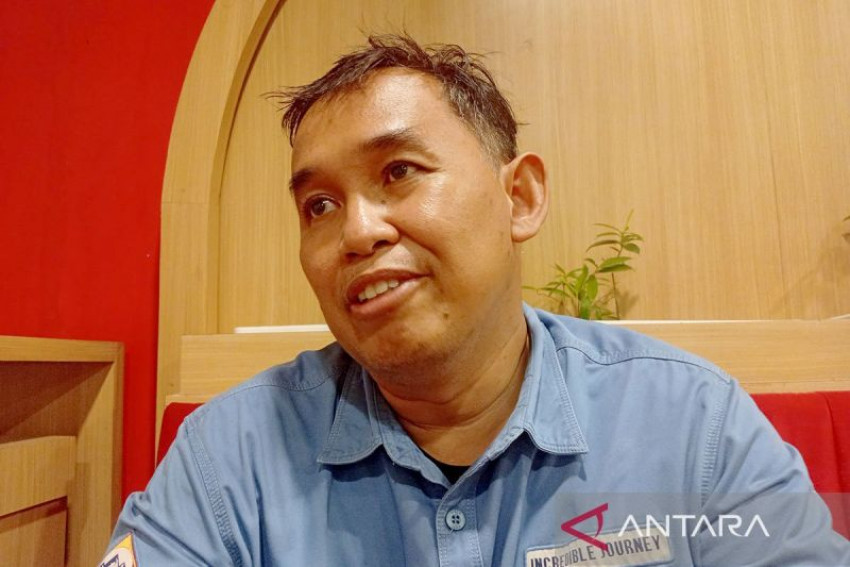 Dekan Fakultas Kedokteran Universitas Jenderal Soedirman (Unsoed) Purwokerto Dr. M. Mukhlis Rudi Prihatno memberi keterangan pers di Purwokerto, Kabupaten Banyumas, Jawa Tengah, Senin, 18 Agustus 2025 malam, terkait dengan pengajuan permohonan uji materi Pasal 187 Ayat (4) dan Pasal 209 Ayat (2) Undang-Undang Nomor 17 Tahun 2023 tentang Kesehatan. ANTARA/Sumarwoto