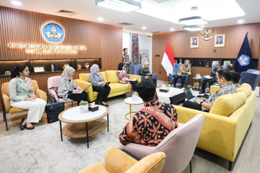 Jajaran Kementerian Transmigrasi berkunjung ke kantor Kementerian Pendidikan Tinggi, Sains, dan Teknologi di Jakarta, Kamis, 14 Agustus 2025. ANTARA/HO-Kementerian Transmigrasi.