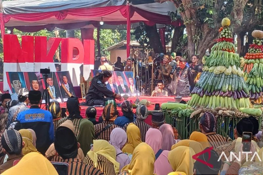 Kegiatan Ruwatan Negara digelar di Situs Ndalem Pojok Persada Sukarno Kediri atau dikenal dengan Situs Bung Karno Kediri di Kecamatan Wates, Kabupaten Kediri, Jawa Timur, Senin, 18 Agustus 2025. ANTARA/ Asmaul