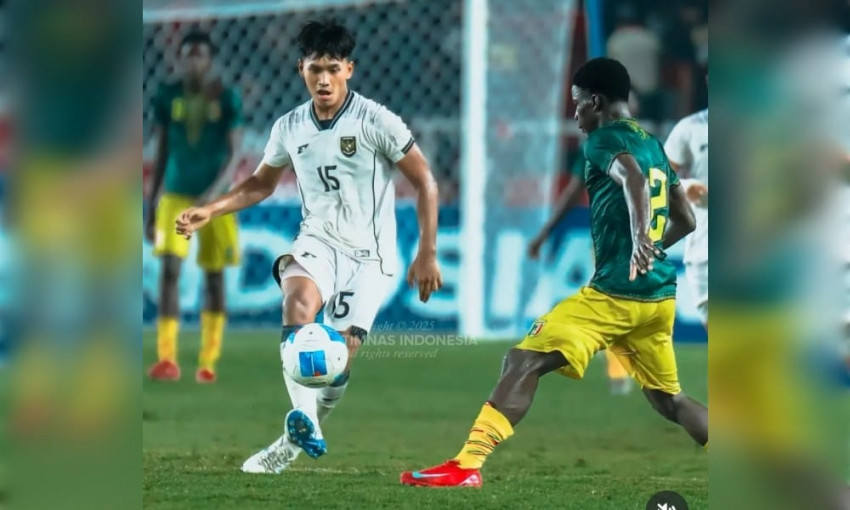 Suasana pertandingan Indonesia melawan Mali.