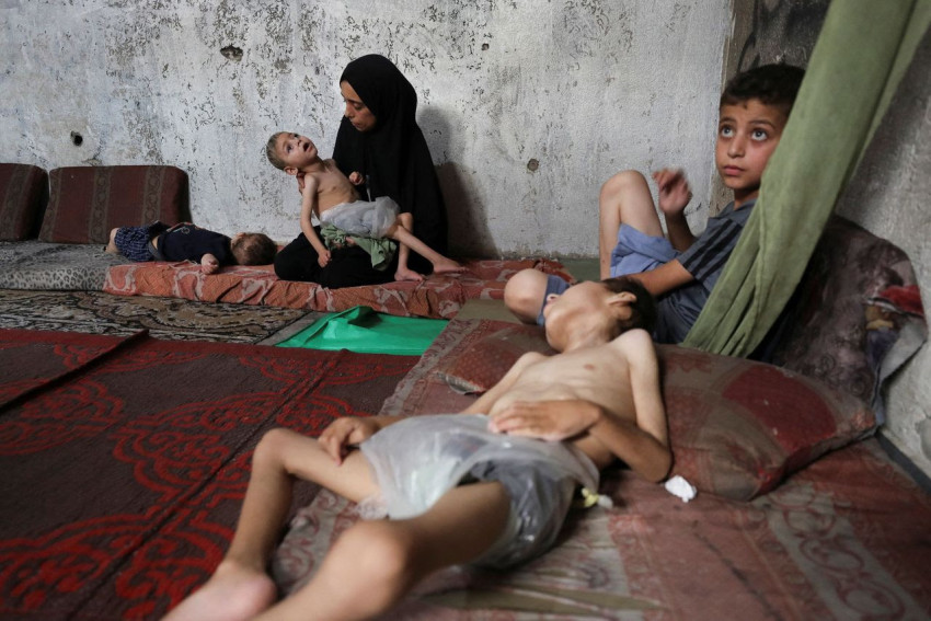 Warga Gaza yang menderita kelaparan akibat blokade Zionis Israel (Foto: The Washington Post)